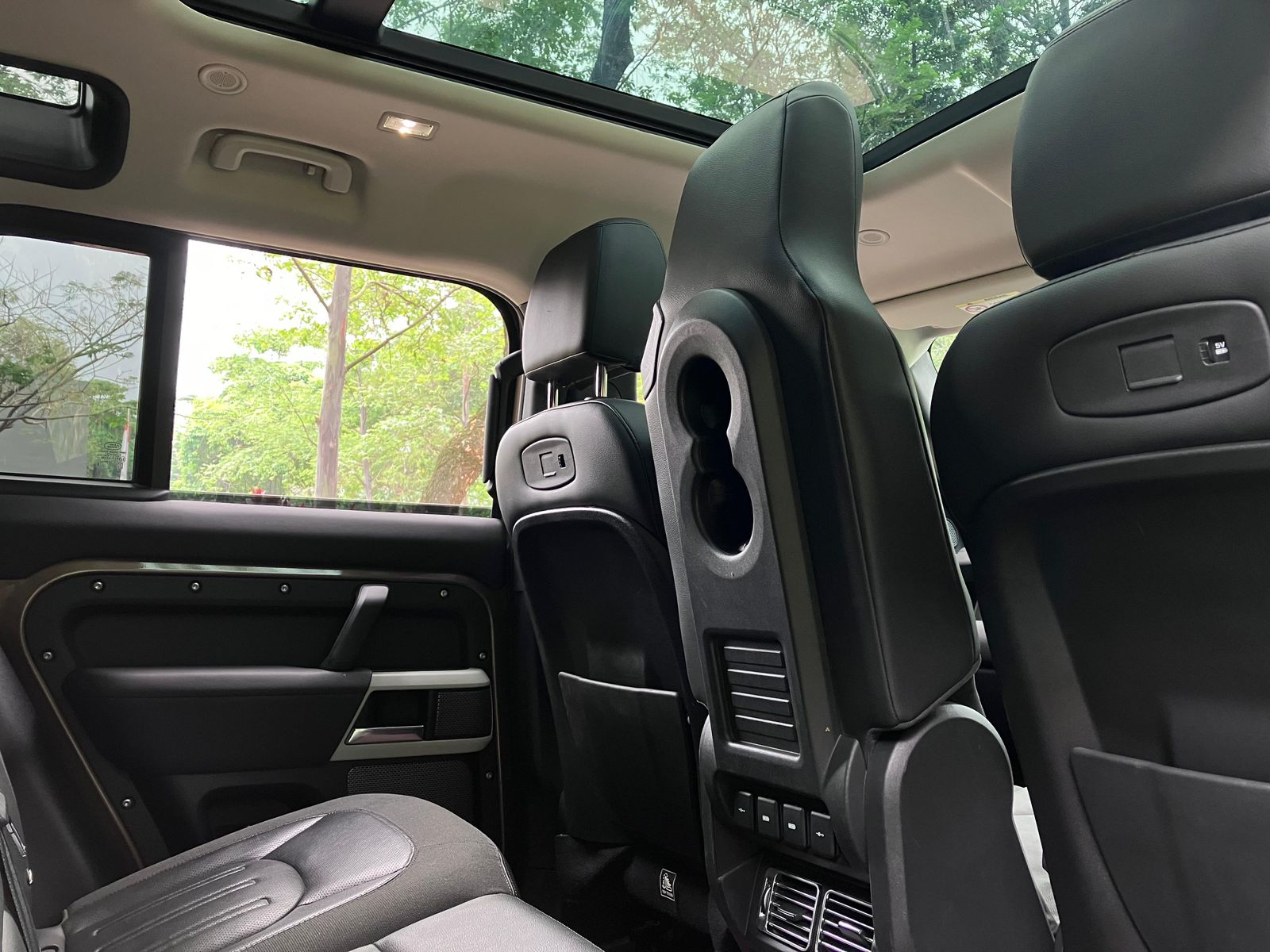 2021 Land Rover Defender 110 2.0L SE 110 2021 Land Rover Defender 110 2.0L SE 110