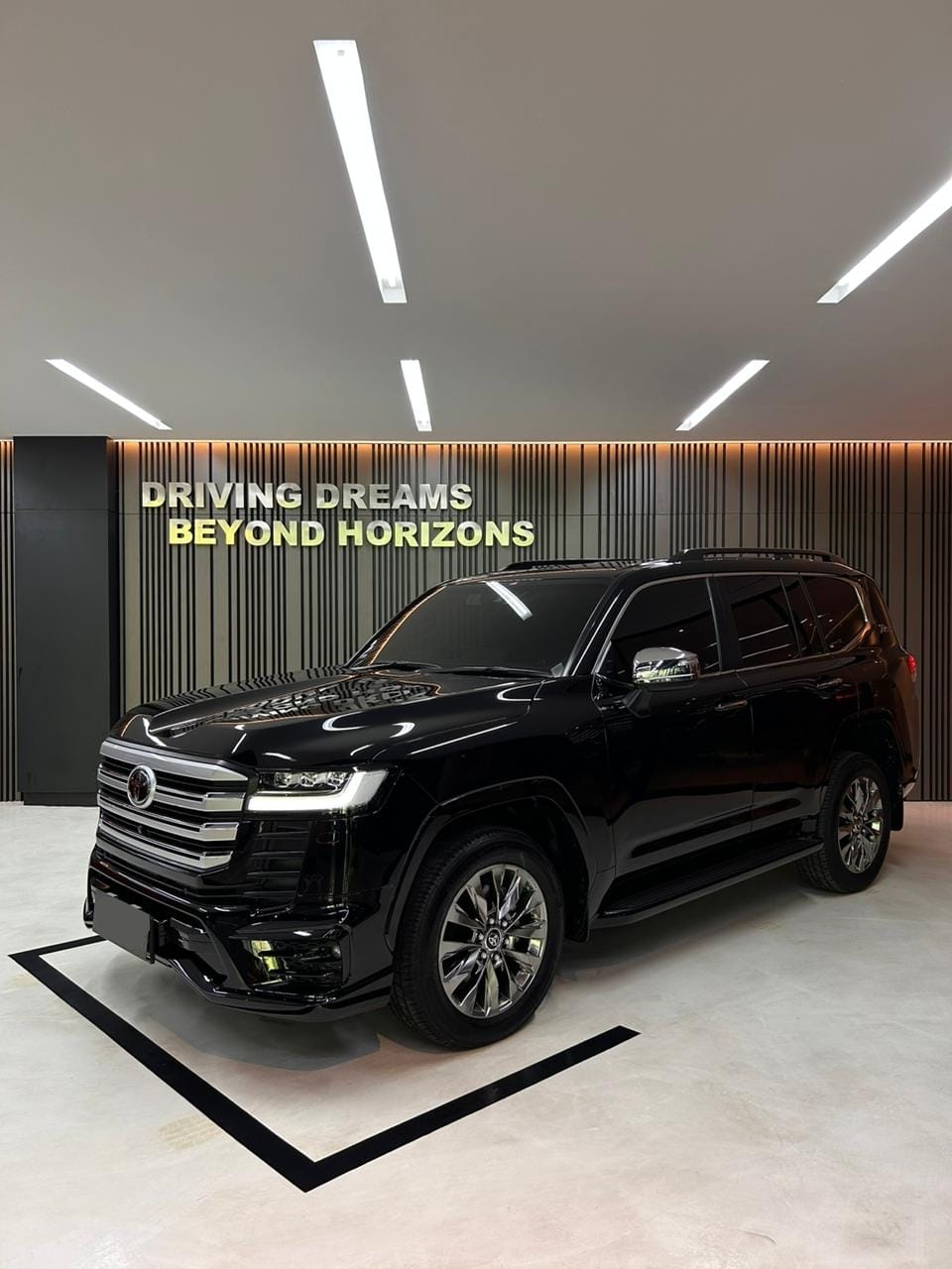 Second Hand 2023 Toyota Land Cruiser VX-R Second Hand 2023 Toyota Land Cruiser VX-R