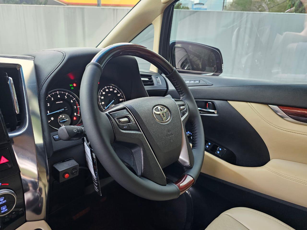 2015 Toyota Alphard  2.5 G 2015 Toyota Alphard  2.5 G