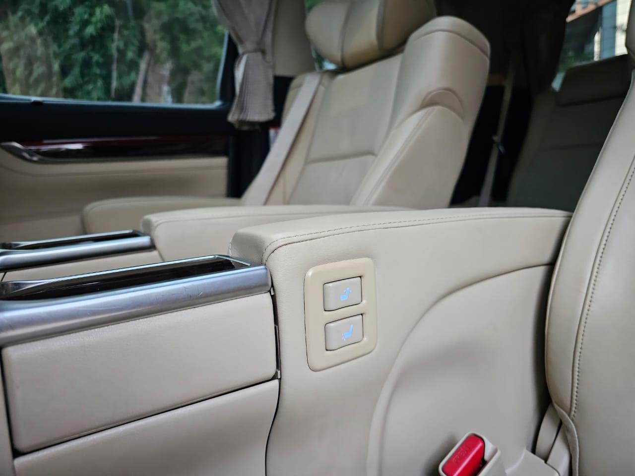 2015 Toyota Alphard  2.5 G 2015 Toyota Alphard  2.5 G