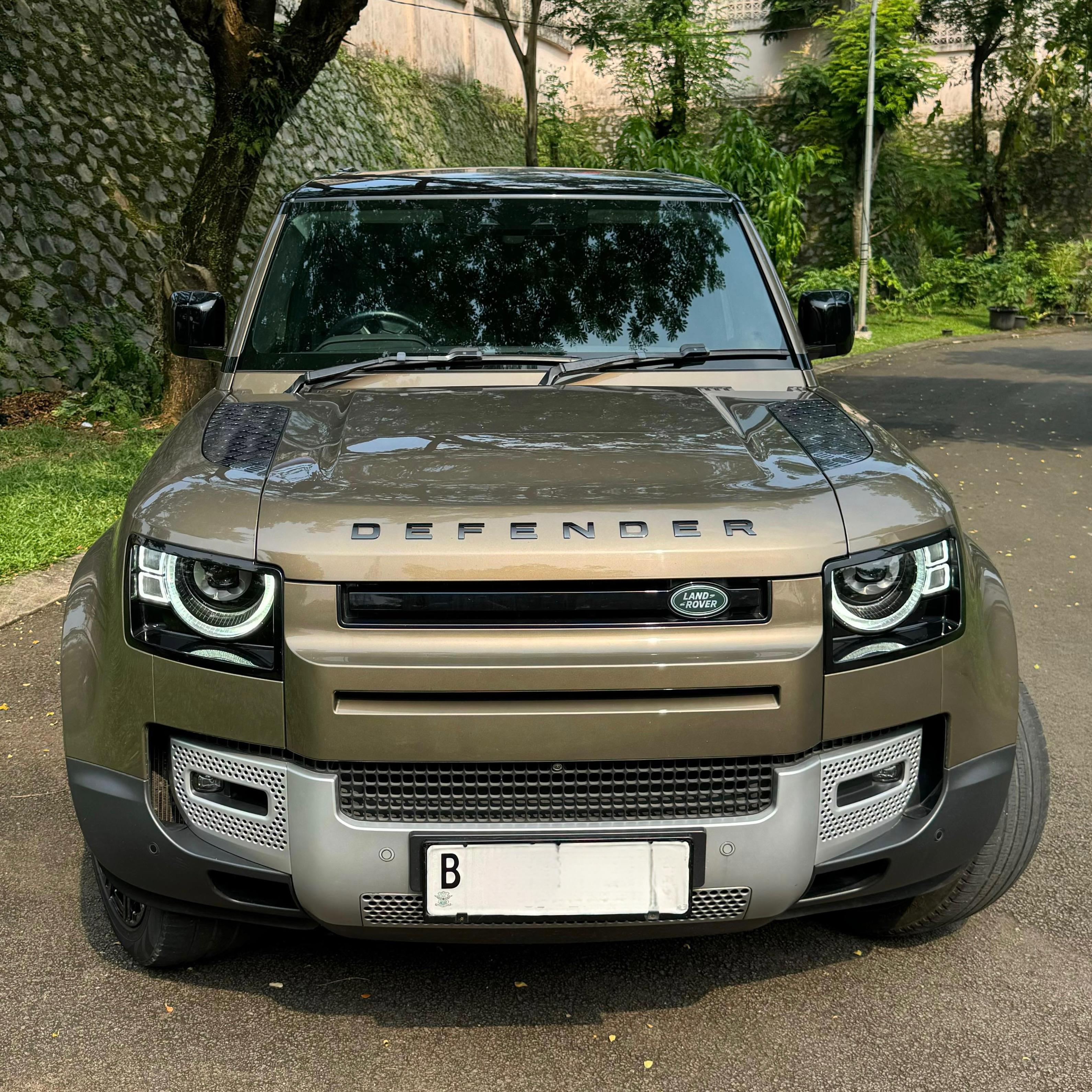 Second Hand 2021 Land Rover Defender 110 2.0L SE 110 Second Hand 2021 Land Rover Defender 110 2.0L SE 110