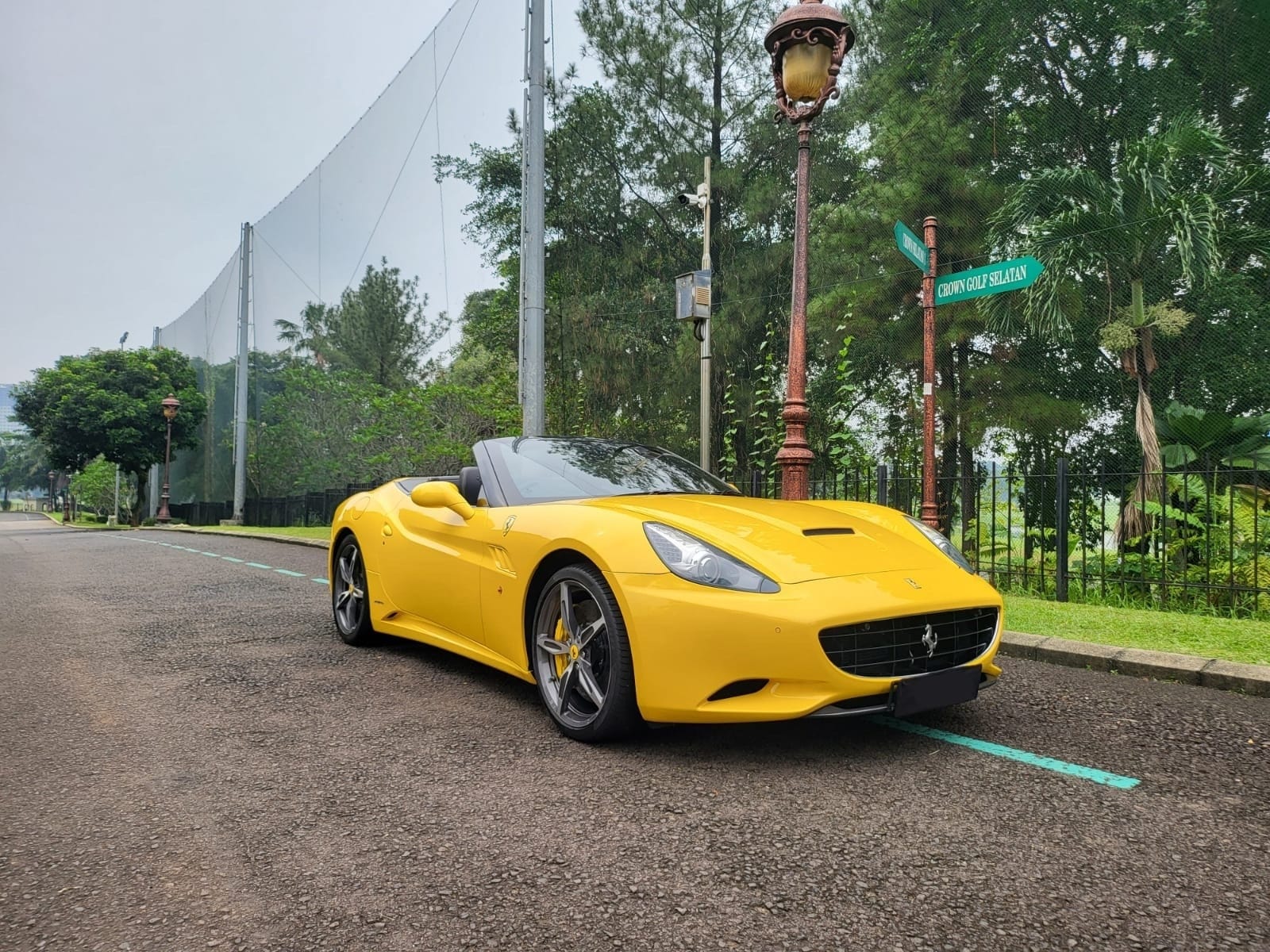 Second Hand 2013 Ferrari California T 4.3 AT Second Hand 2013 Ferrari California T 4.3 AT