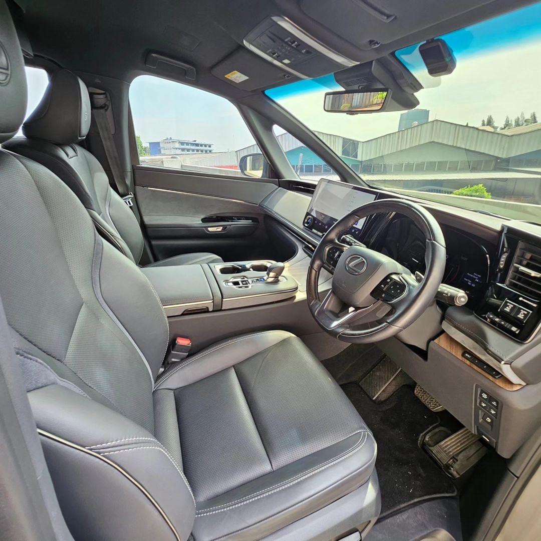 2024 Lexus LM  350 2024 Lexus LM  350