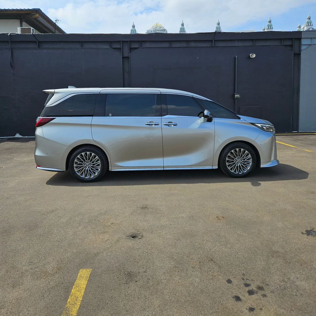 2024 Lexus LM  350 2024 Lexus LM  350