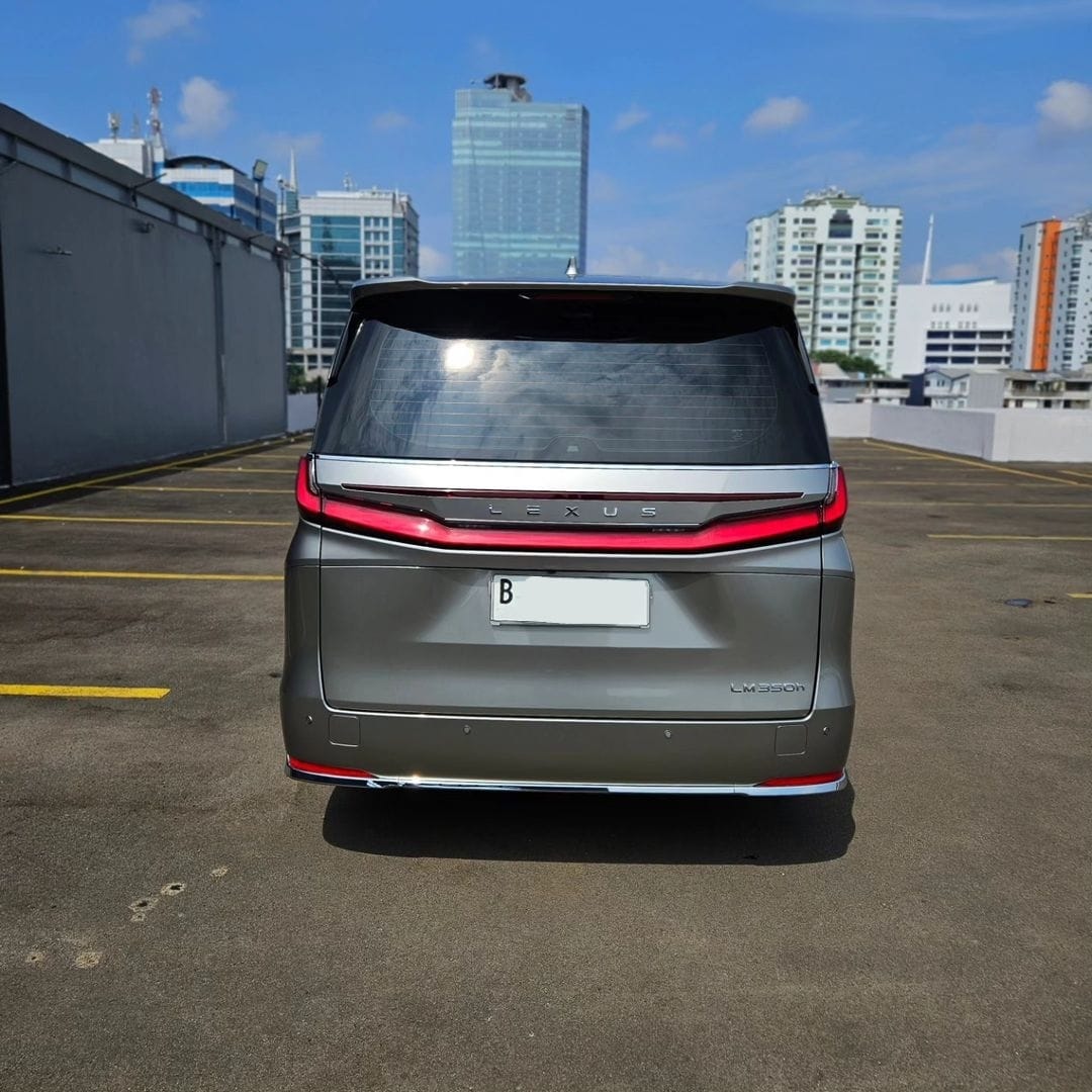 2024 Lexus LM  350 2024 Lexus LM  350