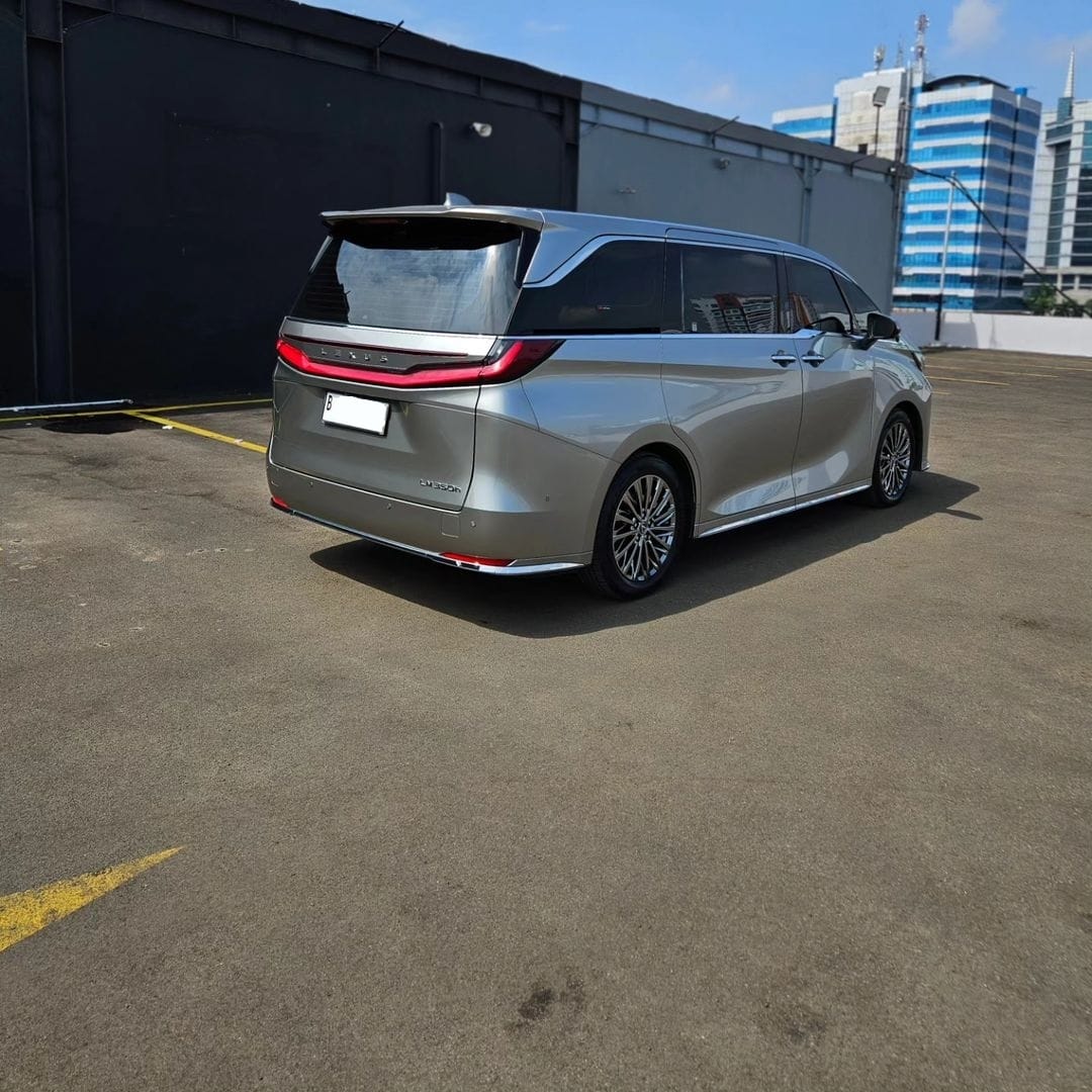 2024 Lexus LM  350 2024 Lexus LM  350