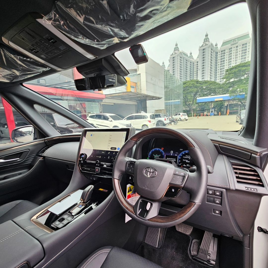 2024 Toyota Alphard Hybrid 2.5 HV 2024 Toyota Alphard Hybrid 2.5 HV