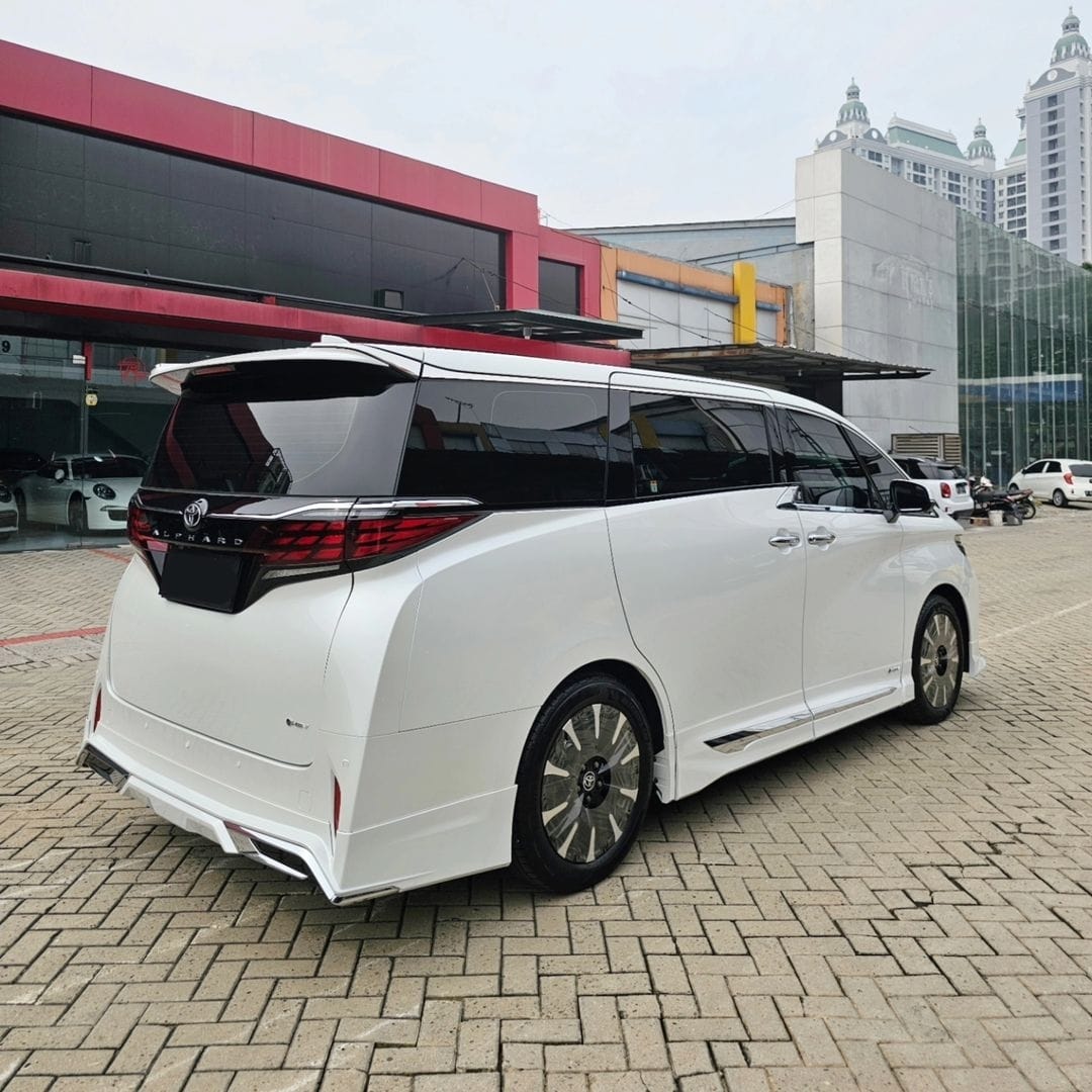 2024 Toyota Alphard Hybrid 2.5 HV 2024 Toyota Alphard Hybrid 2.5 HV