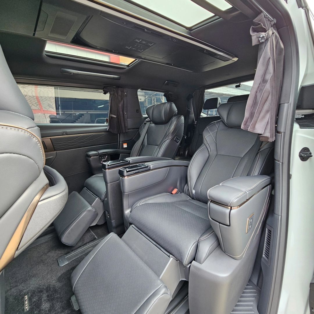 2024 Toyota Alphard Hybrid 2.5 HV 2024 Toyota Alphard Hybrid 2.5 HV