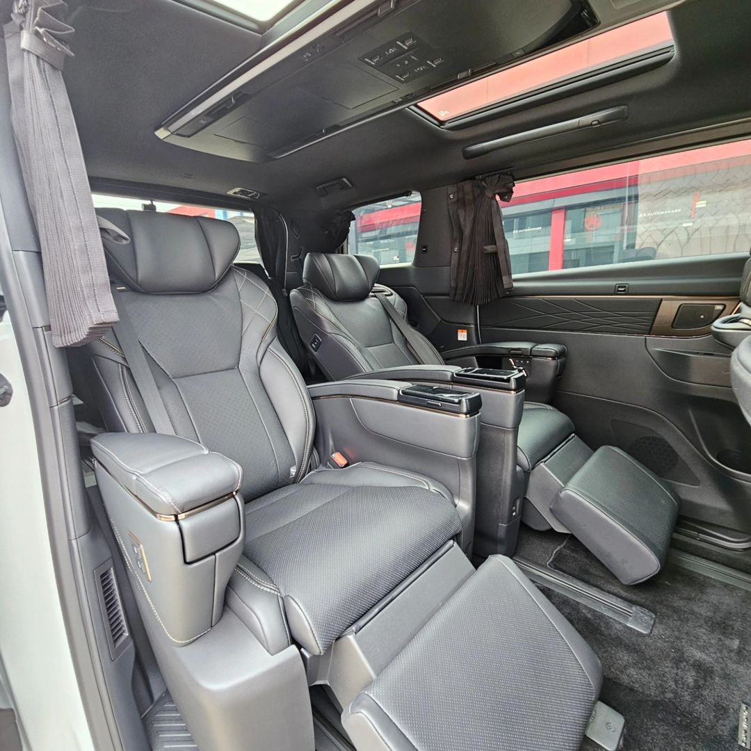 2024 Toyota Alphard Hybrid 2.5 HV 2024 Toyota Alphard Hybrid 2.5 HV