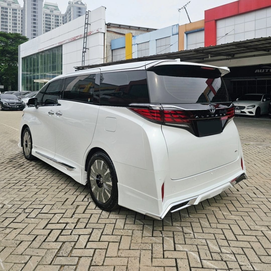 2024 Toyota Alphard Hybrid 2.5 HV 2024 Toyota Alphard Hybrid 2.5 HV