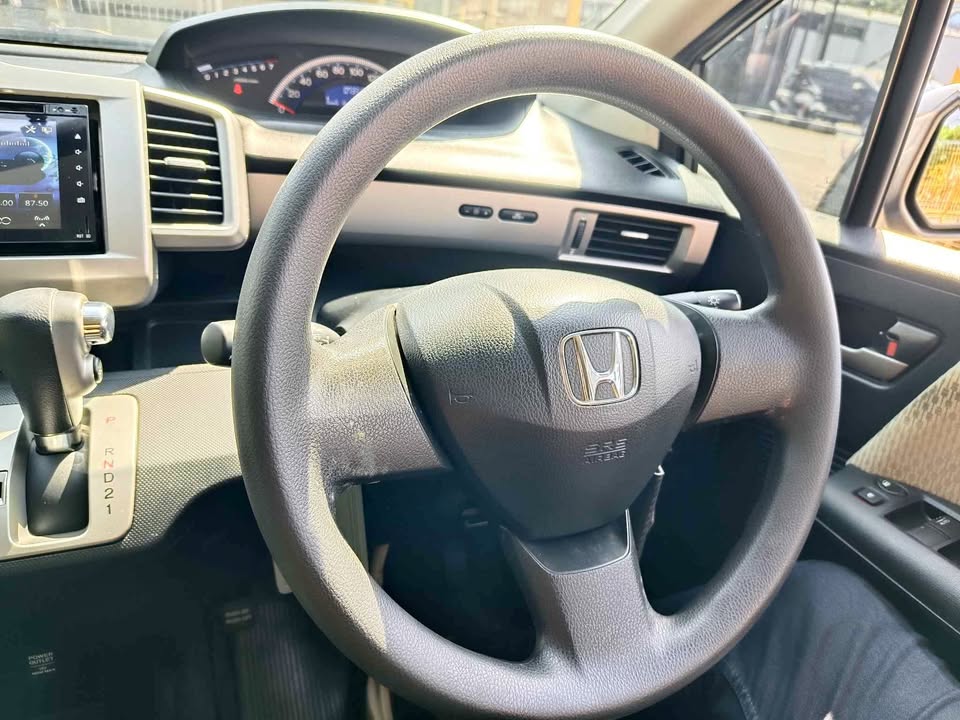 2014 Honda Freed  S AT 2014 Honda Freed  S AT