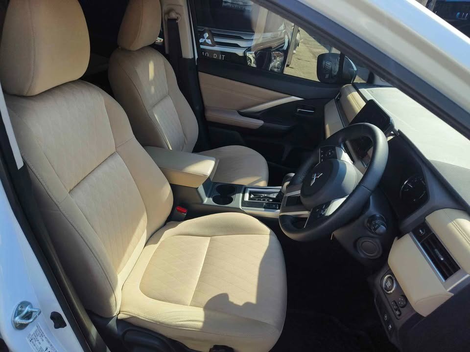 2022 Mitsubishi Xpander Ultimate CVT 2022 Mitsubishi Xpander Ultimate CVT