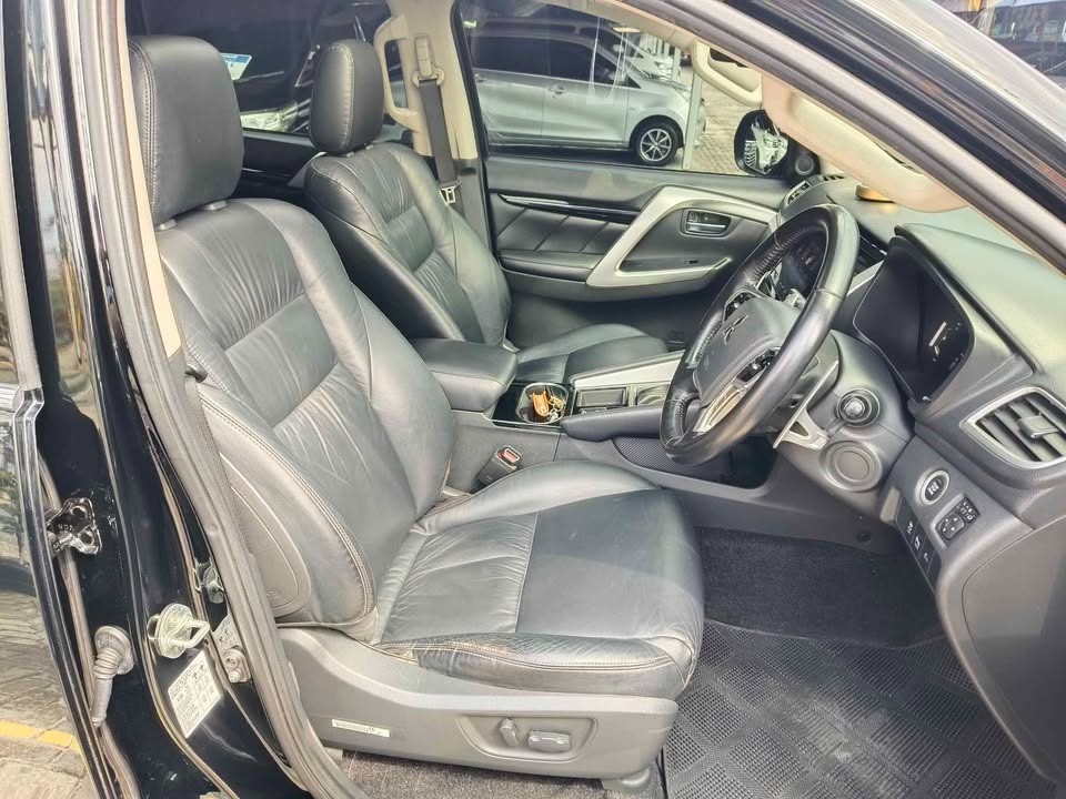 2022 Mitsubishi Pajero Sport Dakar AT 4x2 2022 Mitsubishi Pajero Sport Dakar AT 4x2