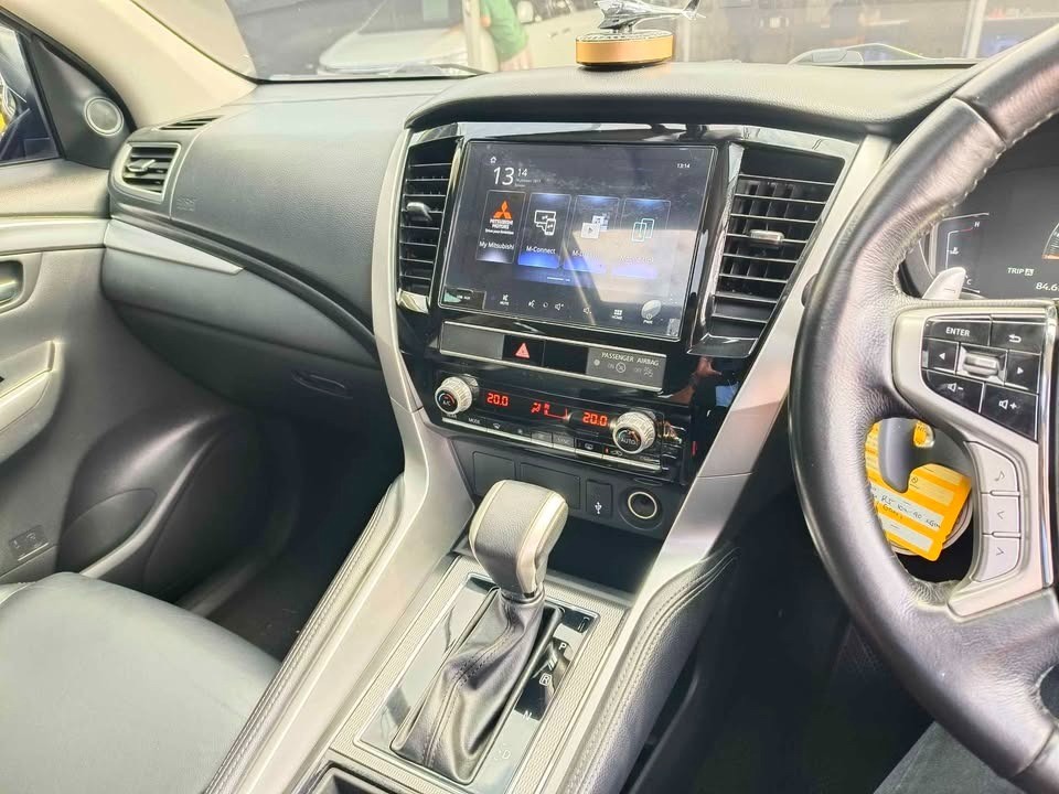 2022 Mitsubishi Pajero Sport Dakar AT 4x2 2022 Mitsubishi Pajero Sport Dakar AT 4x2