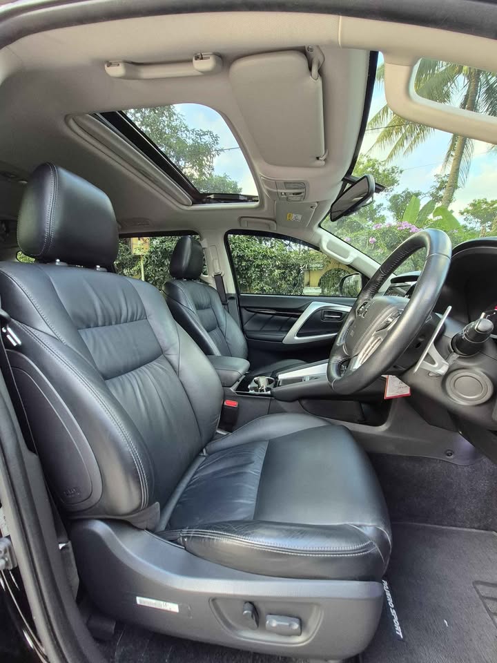 2021 Mitsubishi Pajero Sport Dakar AT 4x2 2021 Mitsubishi Pajero Sport Dakar AT 4x2