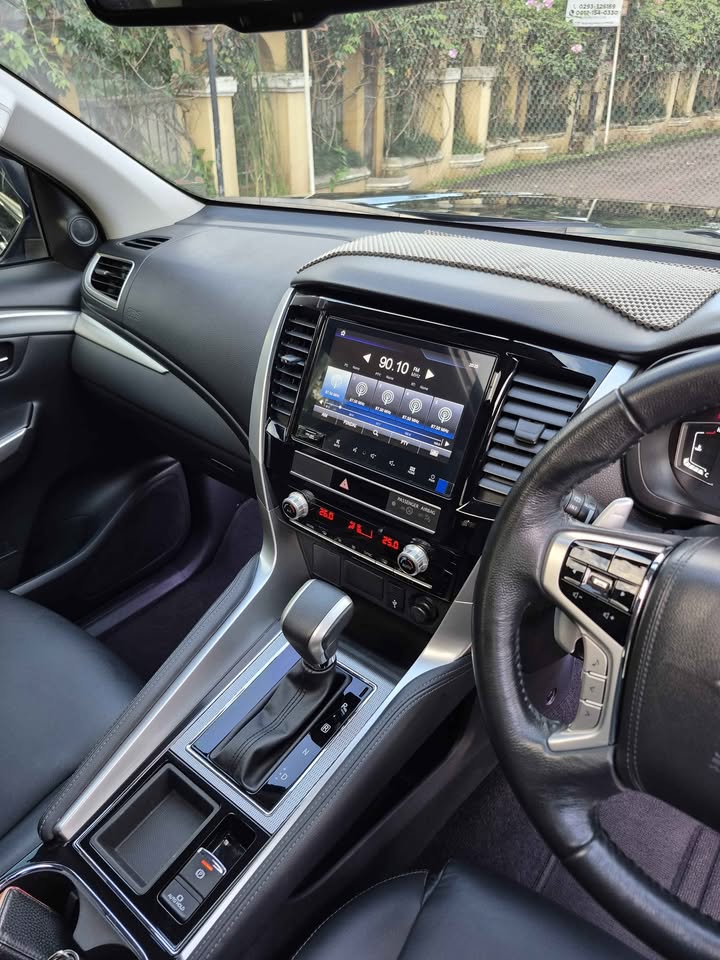 2021 Mitsubishi Pajero Sport Dakar AT 4x2 2021 Mitsubishi Pajero Sport Dakar AT 4x2