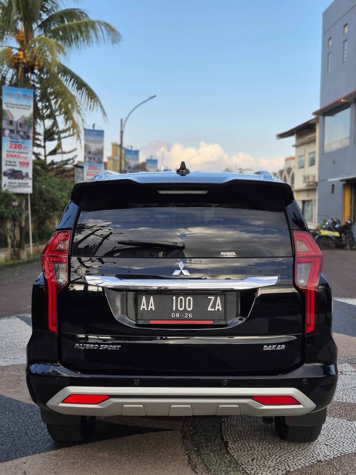 2021 Mitsubishi Pajero Sport Dakar AT 4x2 2021 Mitsubishi Pajero Sport Dakar AT 4x2