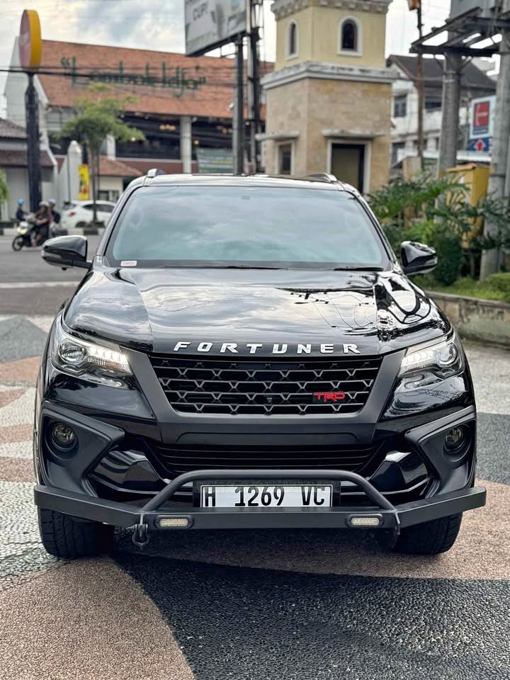 2018 Toyota Fortuner 4X2 2.5L AT TRD 2018 Toyota Fortuner 4X2 2.5L AT TRD