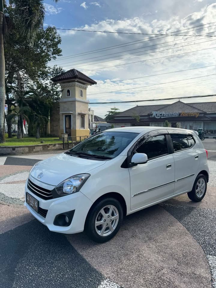 2017 Daihatsu Ayla  1.0 X MT 2017 Daihatsu Ayla  1.0 X MT