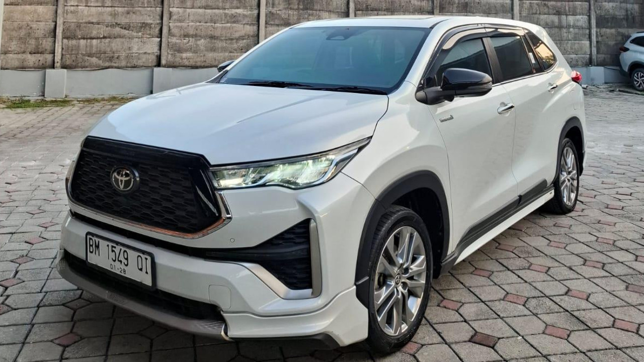 2022 Toyota Kijang Innova Zenix Hybrid EV 2022 Toyota Kijang Innova Zenix Hybrid EV