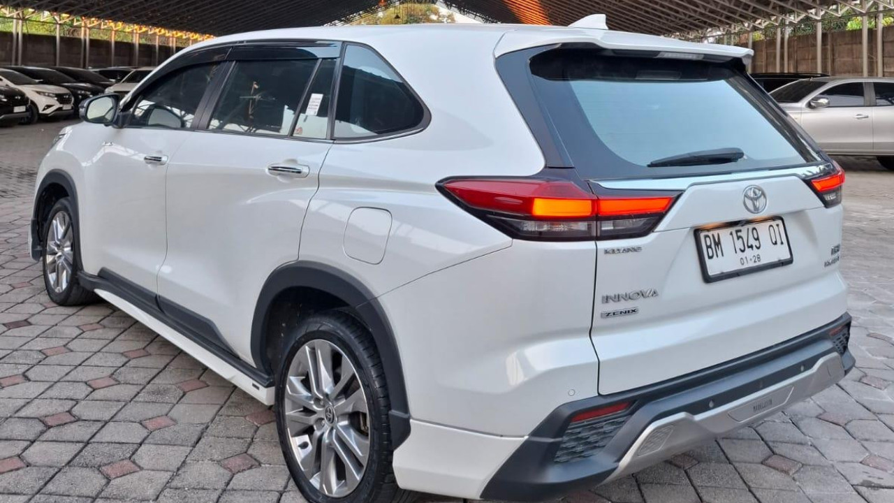 2022 Toyota Kijang Innova Zenix Hybrid EV 2022 Toyota Kijang Innova Zenix Hybrid EV