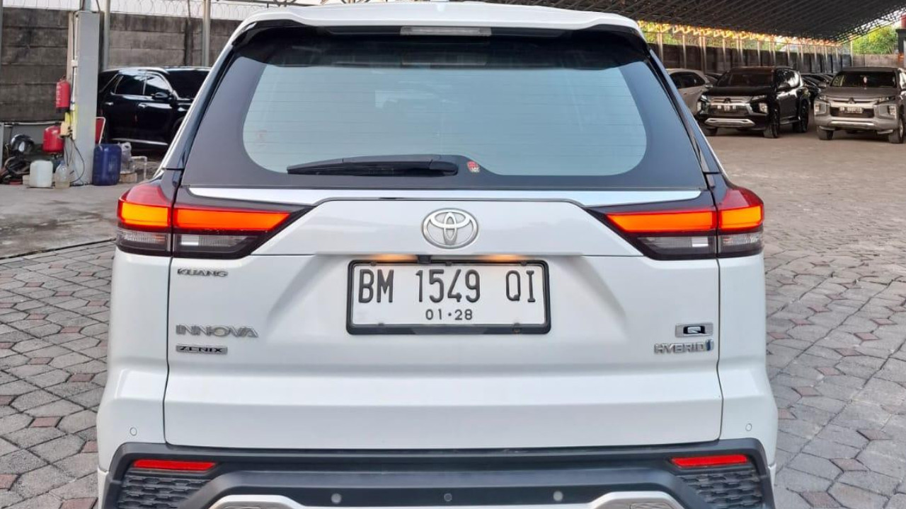 2022 Toyota Kijang Innova Zenix Hybrid EV 2022 Toyota Kijang Innova Zenix Hybrid EV