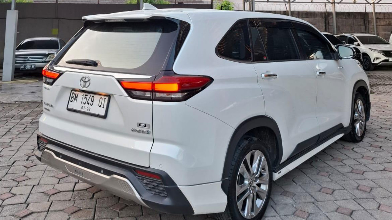 2022 Toyota Kijang Innova Zenix Hybrid EV 2022 Toyota Kijang Innova Zenix Hybrid EV