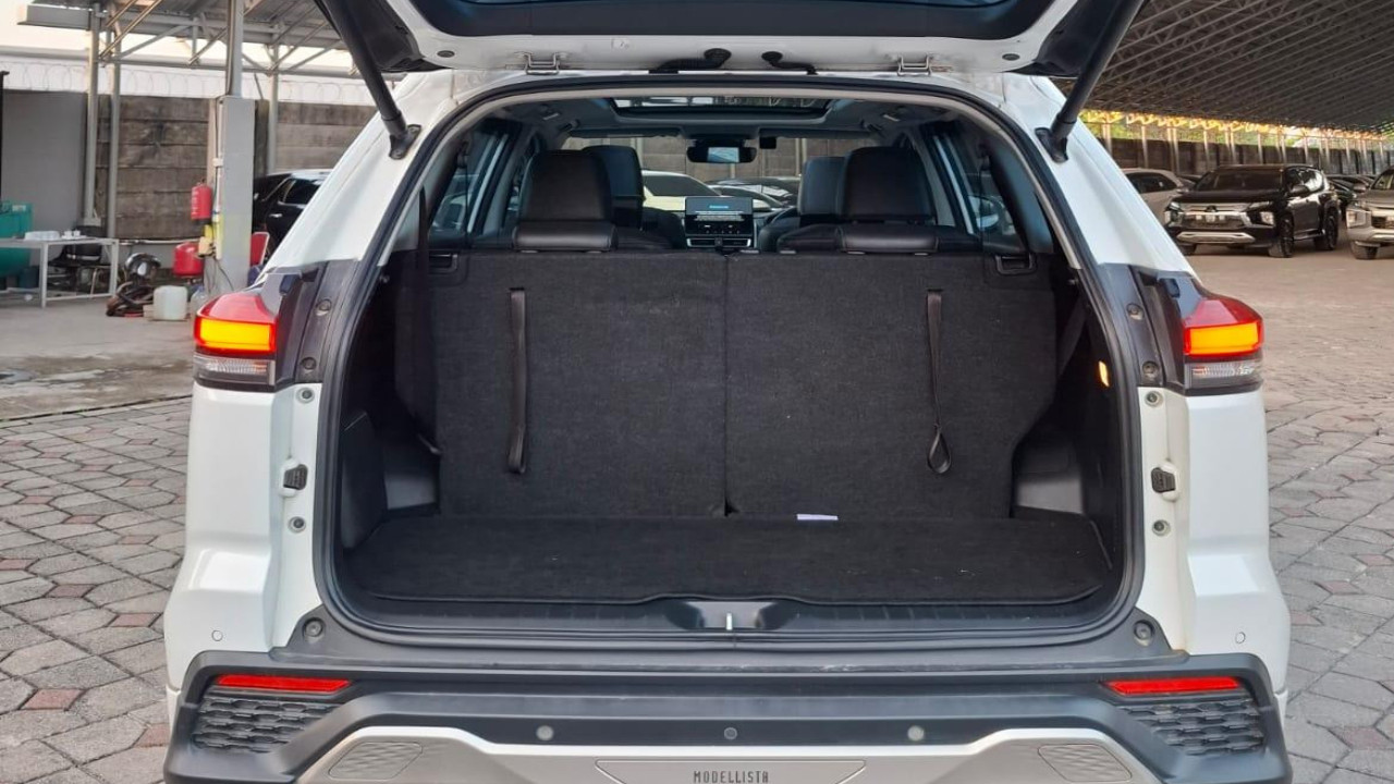 2022 Toyota Kijang Innova Zenix Hybrid EV 2022 Toyota Kijang Innova Zenix Hybrid EV