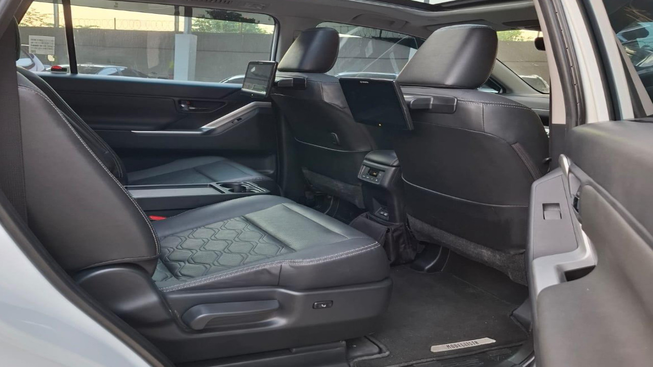 2022 Toyota Kijang Innova Zenix Hybrid EV 2022 Toyota Kijang Innova Zenix Hybrid EV