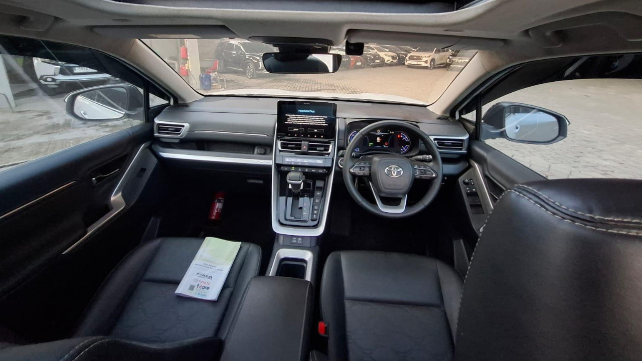 2022 Toyota Kijang Innova Zenix Hybrid EV 2022 Toyota Kijang Innova Zenix Hybrid EV