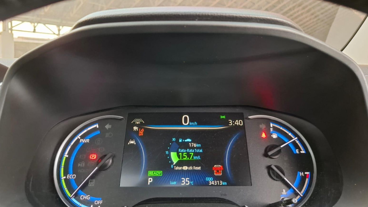 2022 Toyota Kijang Innova Zenix Hybrid EV 2022 Toyota Kijang Innova Zenix Hybrid EV