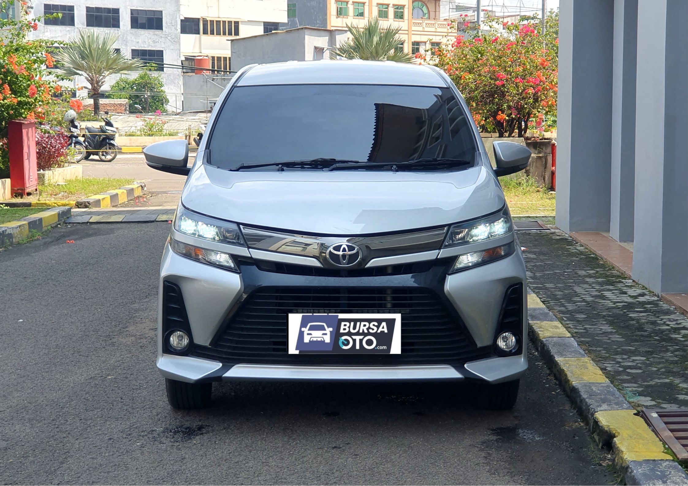 2021 Toyota Avanza Veloz  1.5 AT Bekas 2021 Toyota Avanza Veloz  1.5 AT Bekas