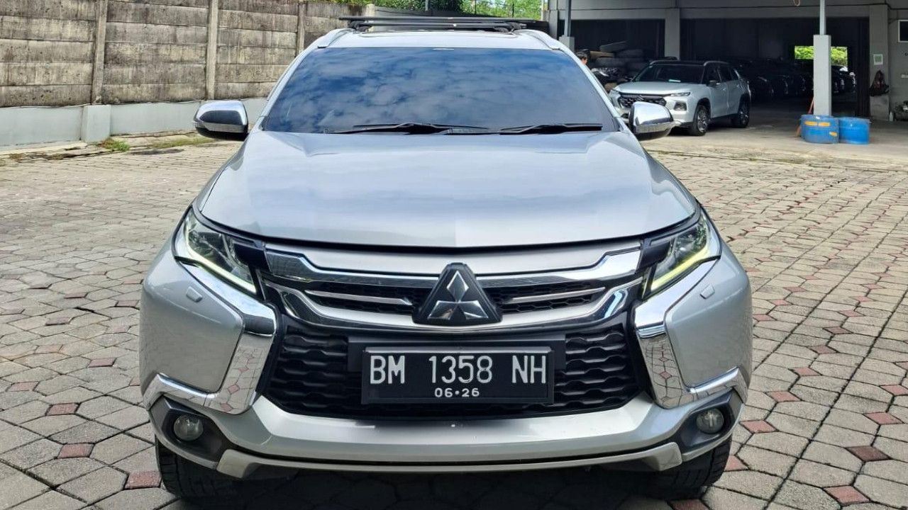 2016 Mitsubishi Pajero Sport Dakar AT 4x2 Bekas 2016 Mitsubishi Pajero Sport Dakar AT 4x2 Bekas