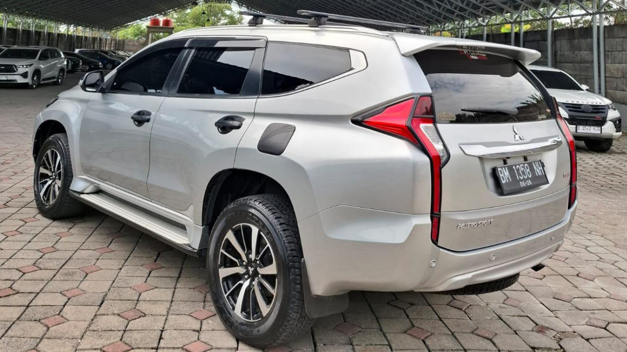 2016 Mitsubishi Pajero Sport Dakar AT 4x2 2016 Mitsubishi Pajero Sport Dakar AT 4x2