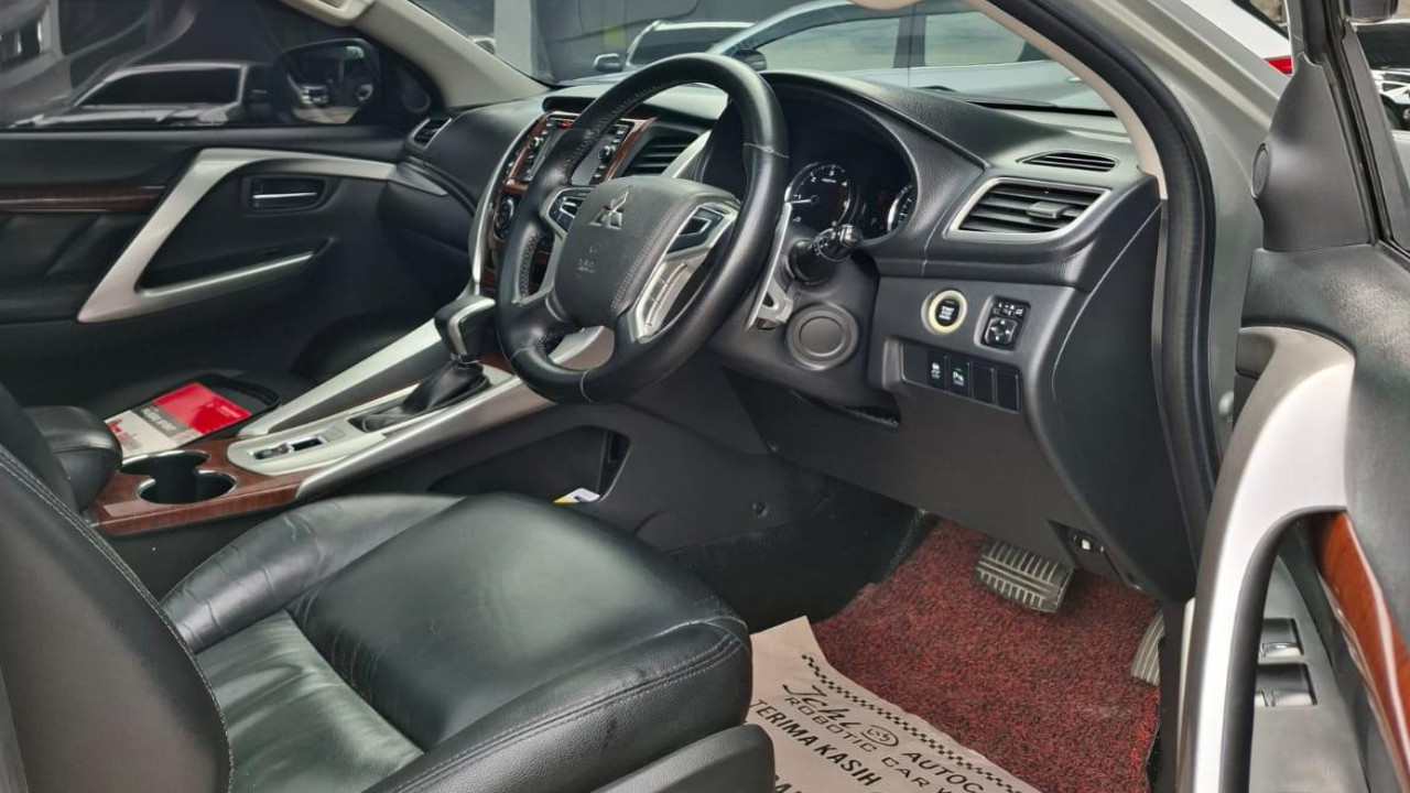 2016 Mitsubishi Pajero Sport Dakar AT 4x2 2016 Mitsubishi Pajero Sport Dakar AT 4x2