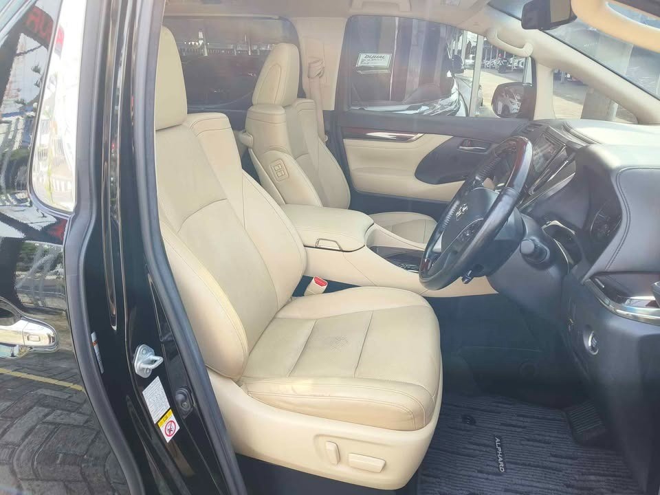 2017 Toyota Alphard  2.5 G A/T 2017 Toyota Alphard  2.5 G A/T