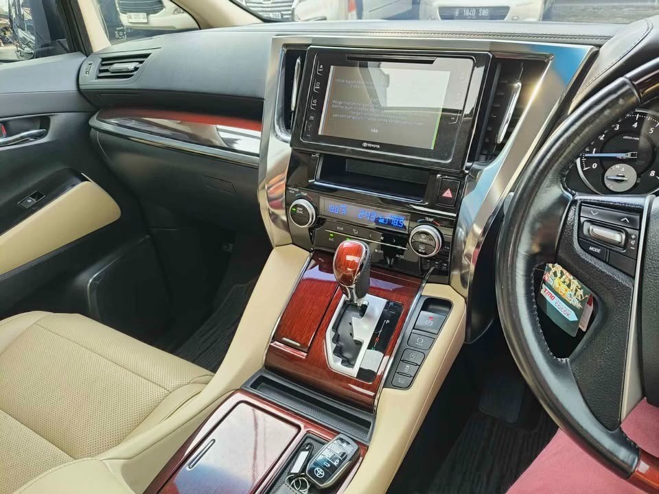 2017 Toyota Alphard  2.5 G A/T 2017 Toyota Alphard  2.5 G A/T