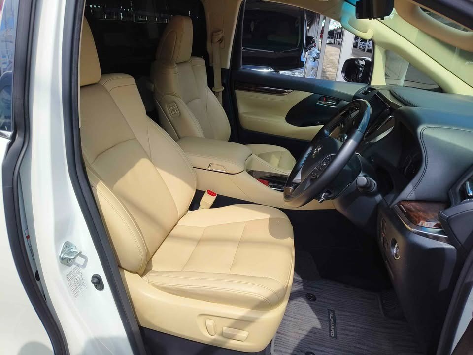 2021 Toyota Alphard 2.5L G CVT 2021 Toyota Alphard 2.5L G CVT