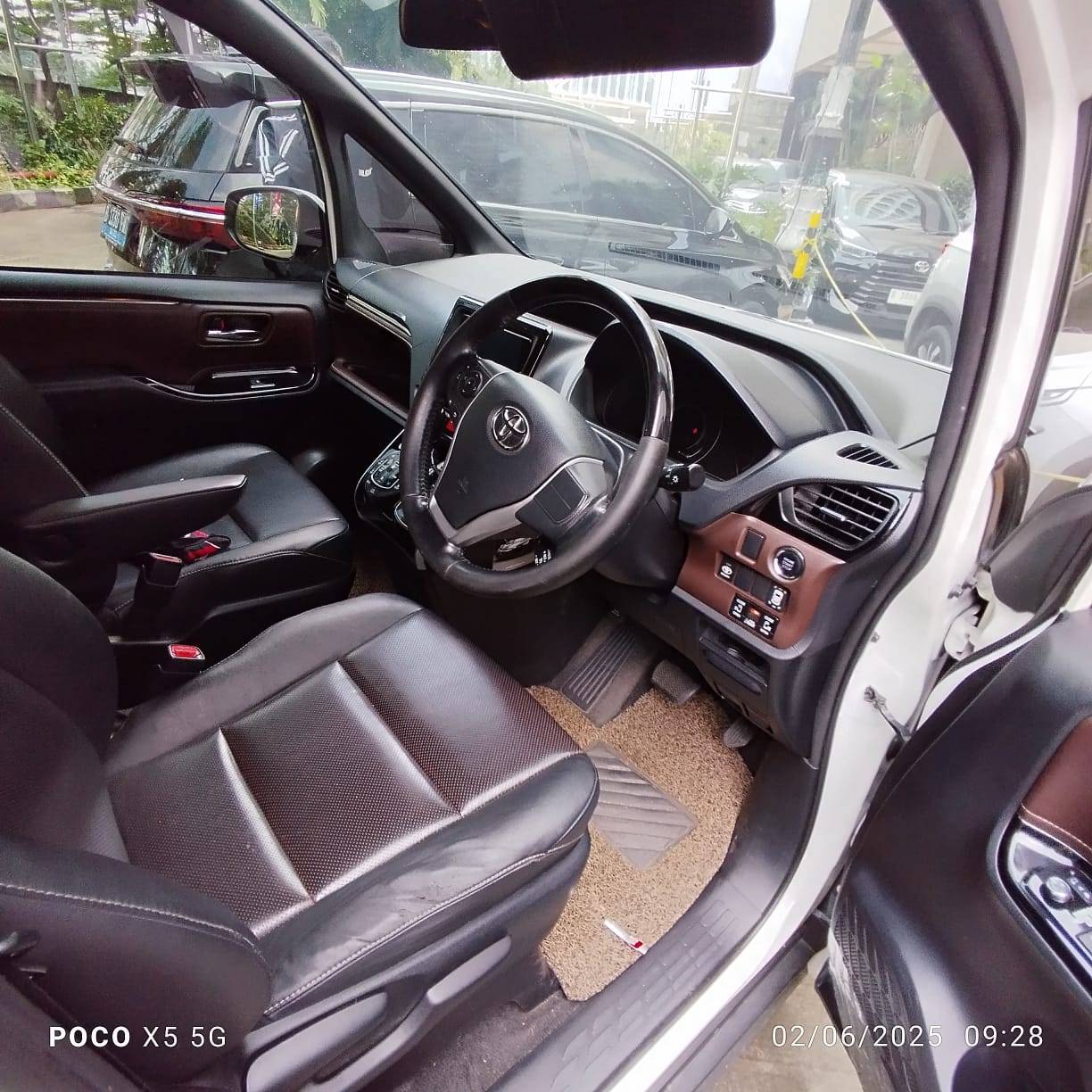 2018 Toyota Voxy 2.0L AT 2018 Toyota Voxy 2.0L AT