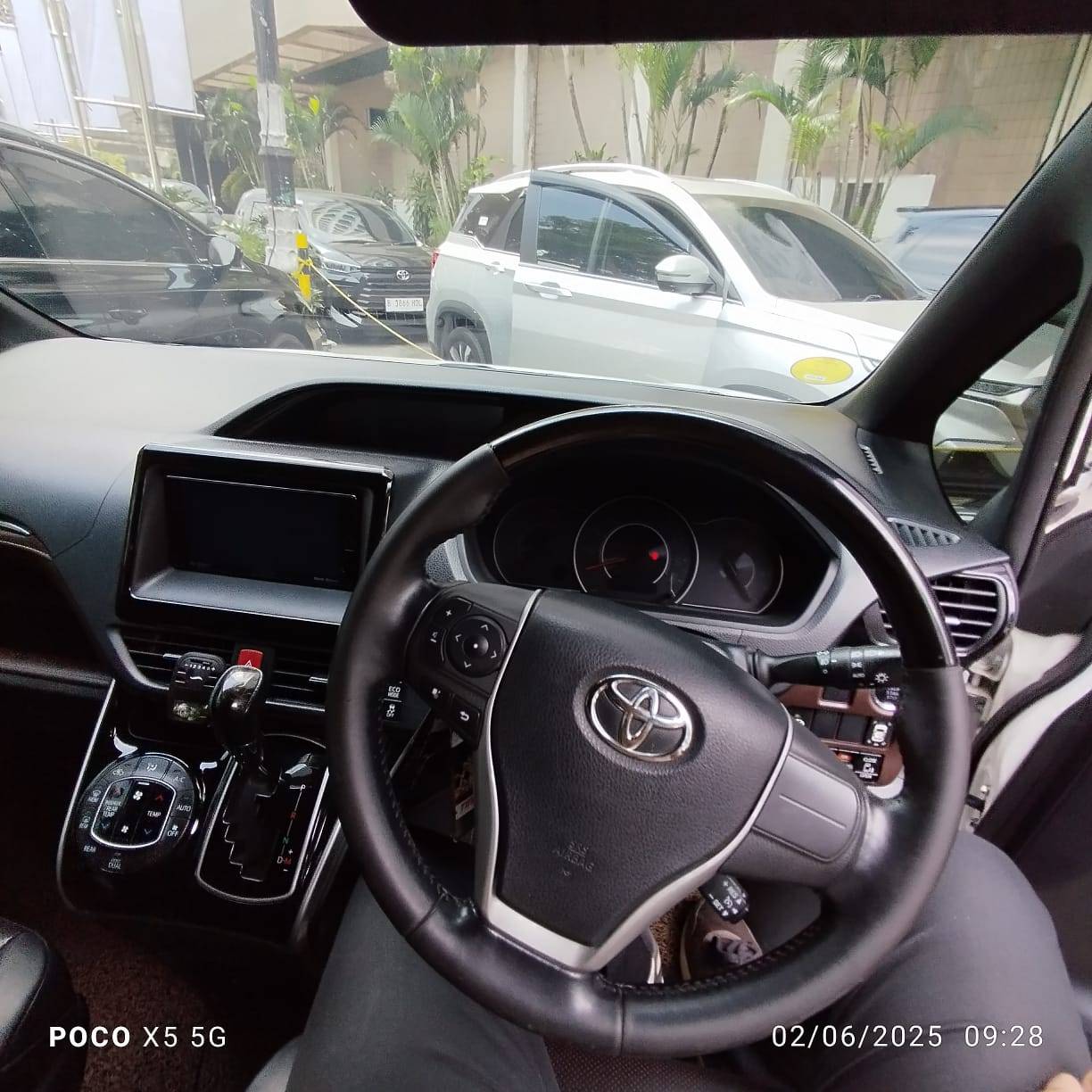 2018 Toyota Voxy 2.0L AT 2018 Toyota Voxy 2.0L AT