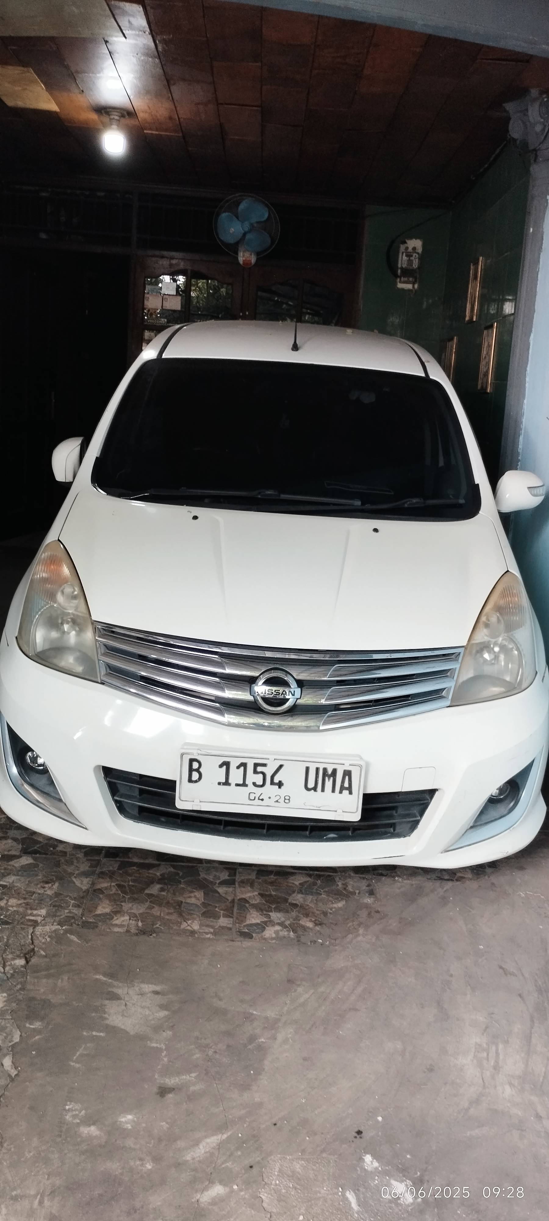 2013 Nissan Grand Livina 1.5 Ultimate AT Bekas 2013 Nissan Grand Livina 1.5 Ultimate AT Bekas