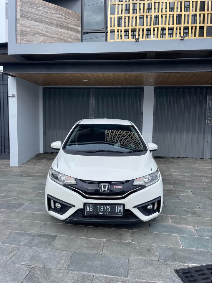 Second Hand 2014 Honda Jazz  RS CVT A/T Second Hand 2014 Honda Jazz  RS CVT A/T