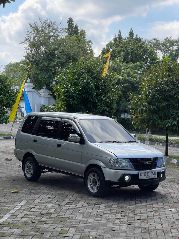 2005 Isuzu Panther LM SMART 2.5 MT 2005 Isuzu Panther LM SMART 2.5 MT