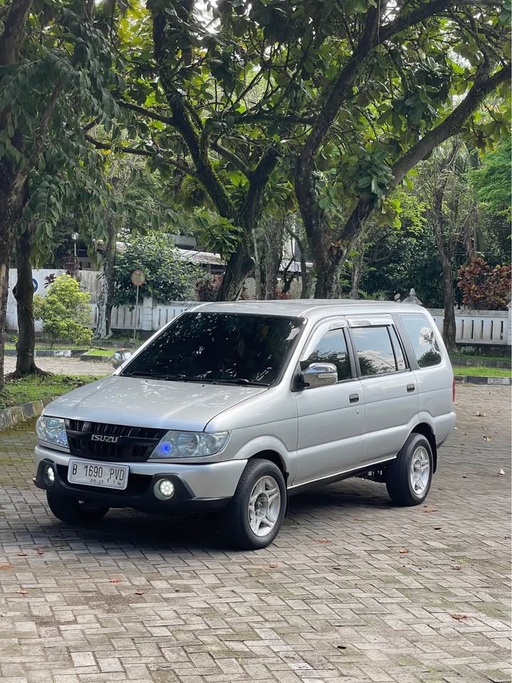 2005 Isuzu Panther LM SMART 2.5 MT 2005 Isuzu Panther LM SMART 2.5 MT