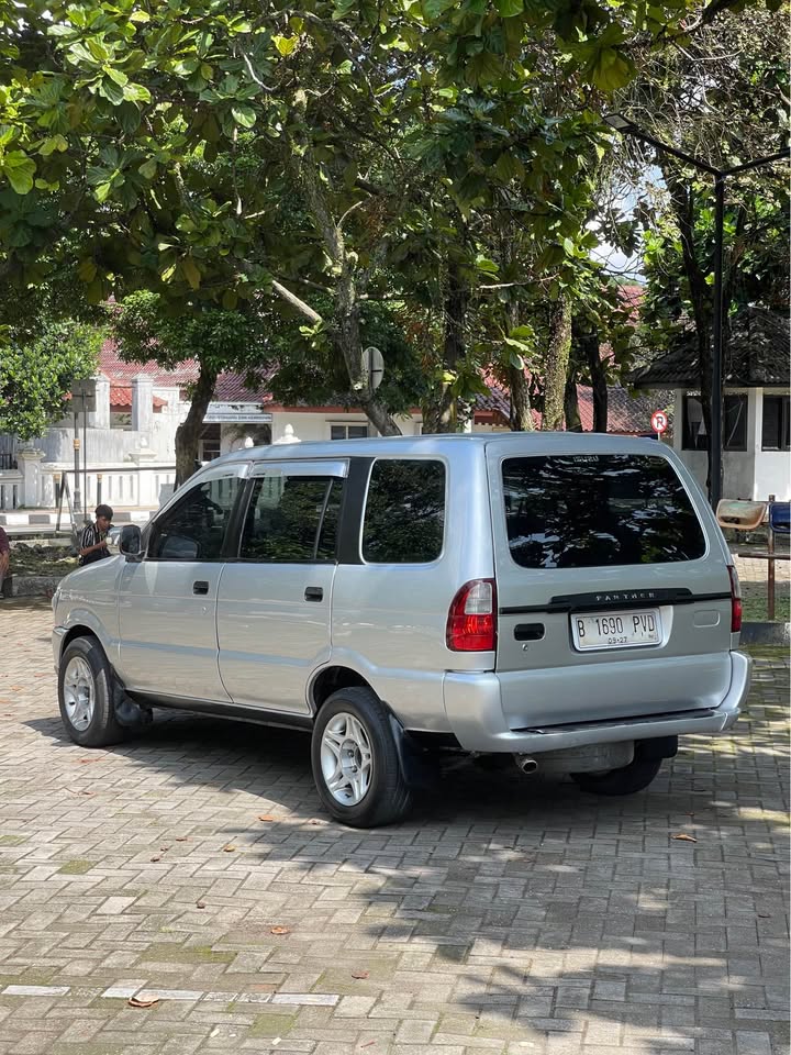 2005 Isuzu Panther LM SMART 2.5 MT 2005 Isuzu Panther LM SMART 2.5 MT