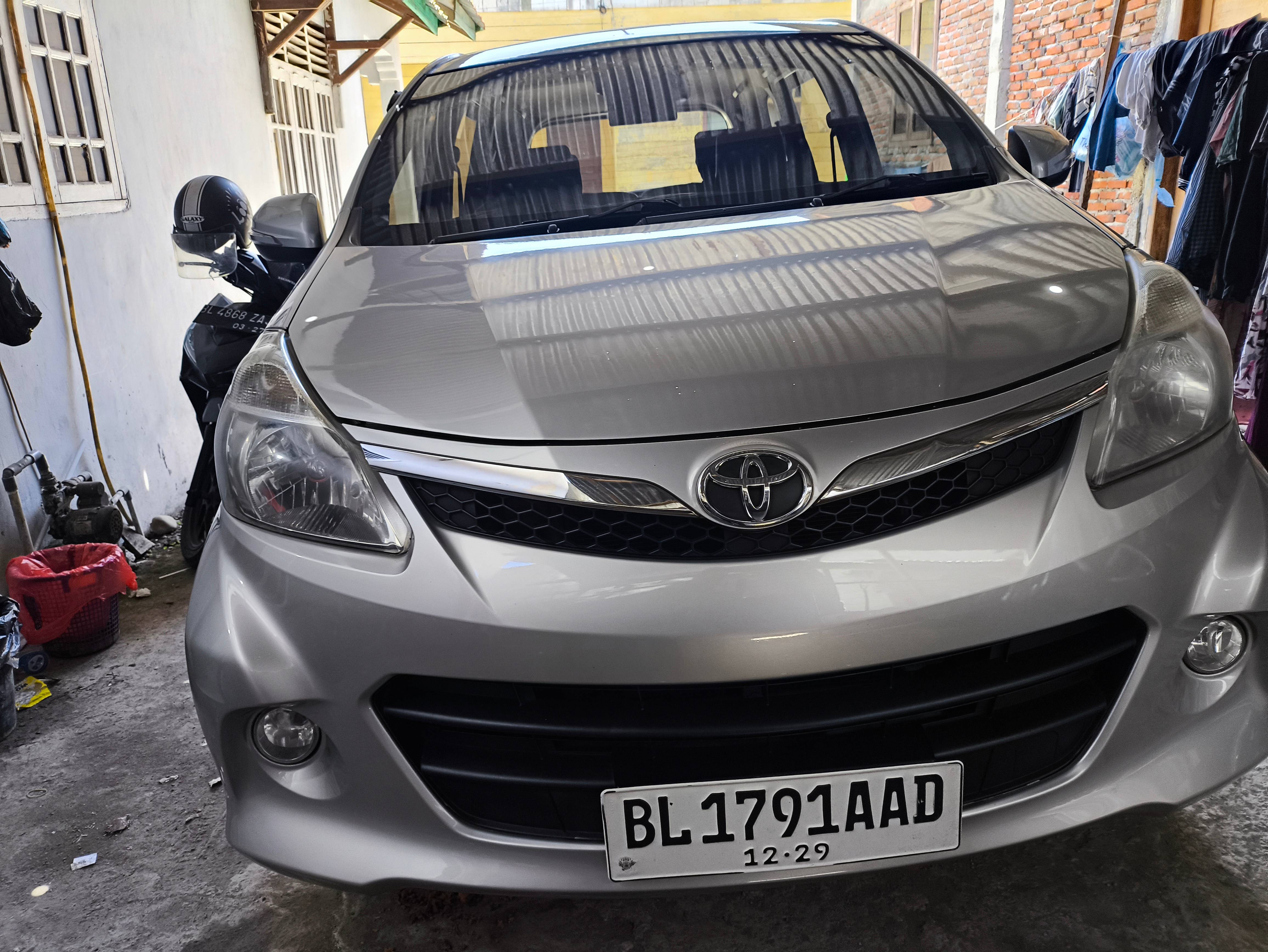 2014 Toyota Veloz VVT-I LUXURY 1.5L AT Bekas 2014 Toyota Veloz VVT-I LUXURY 1.5L AT Bekas