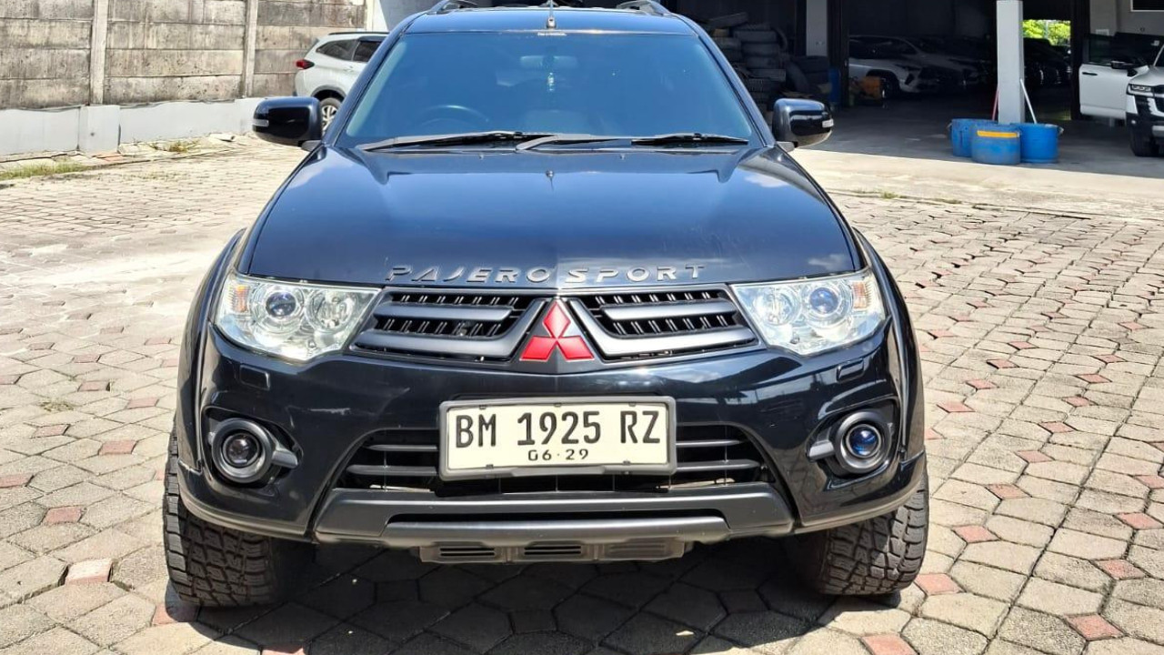Second Hand 2014 Mitsubishi Pajero Sport  Second Hand 2014 Mitsubishi Pajero Sport