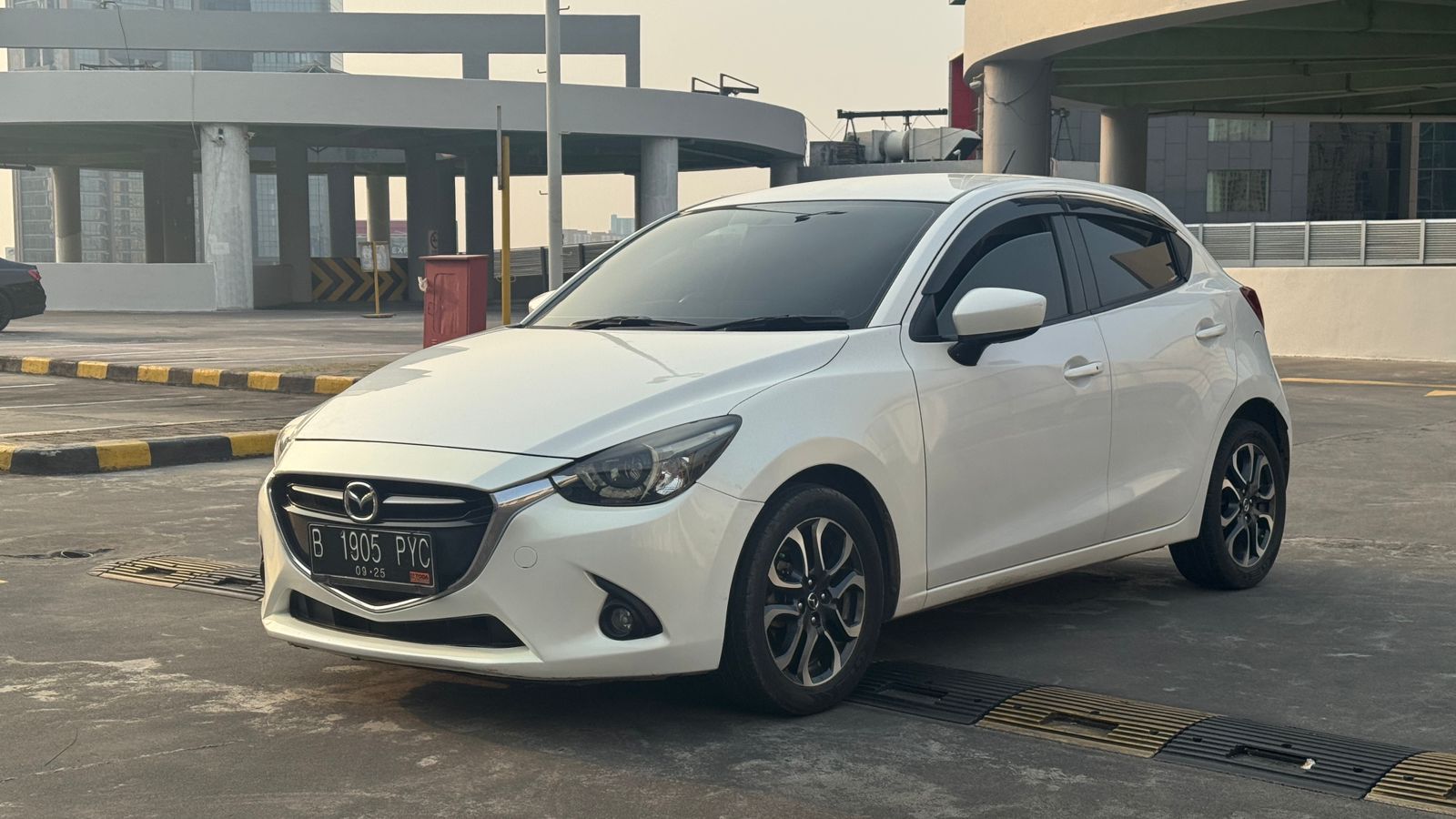 2015 Mazda 2  R AT 2015 Mazda 2  R AT