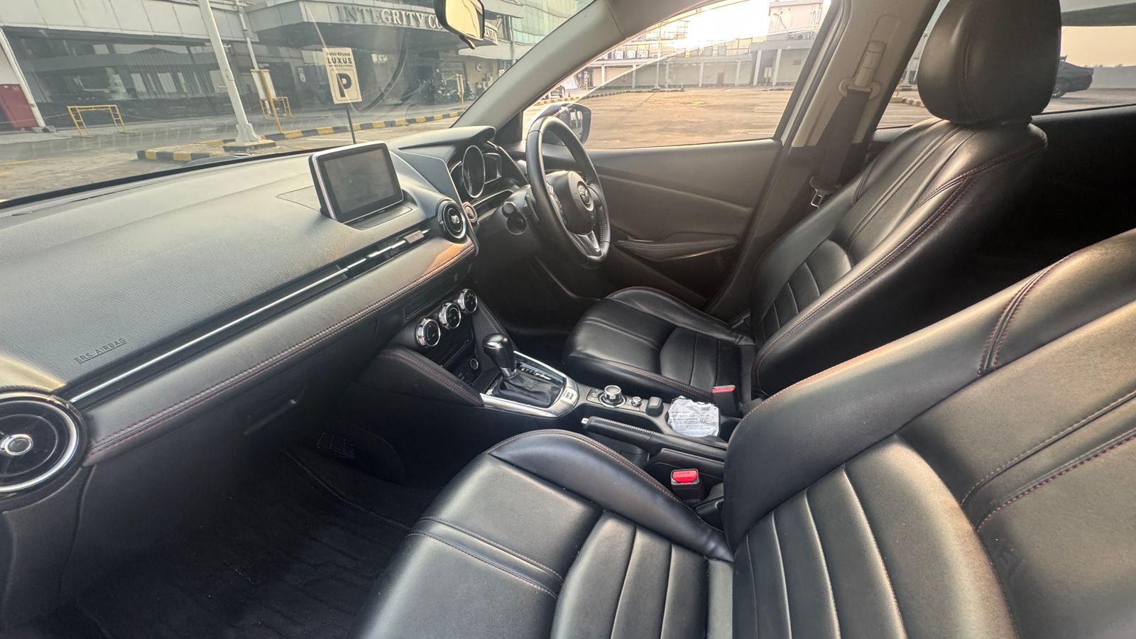 2015 Mazda 2  R AT 2015 Mazda 2  R AT